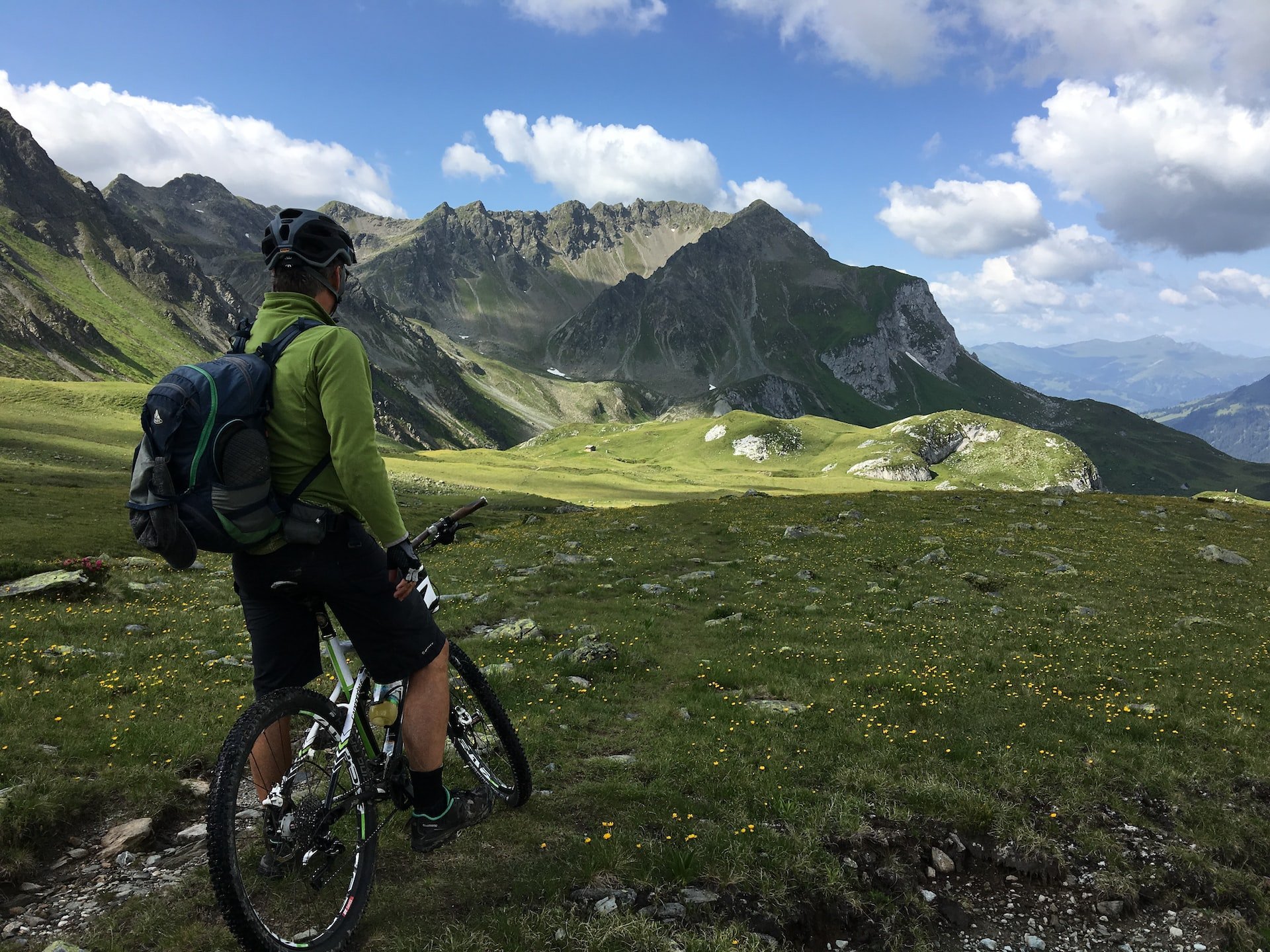 Bike travel in Switzerland (photo: Kay Liedl)