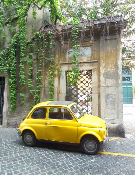 Fiat 500 on via Margutta, Rome, Italy