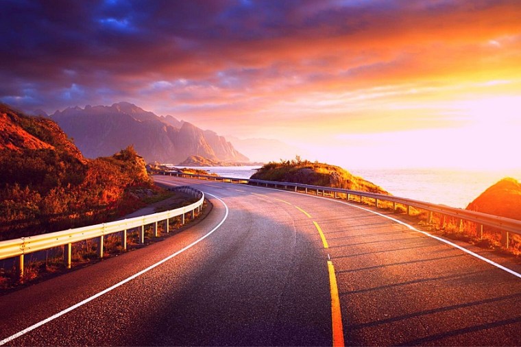 beautiful scenery ideal for a great road trip, essential gadgets for travel