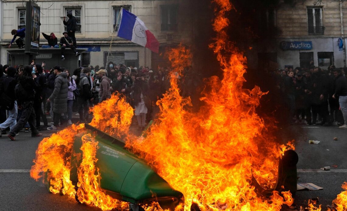 Famous Paris tourist attraction closed by protesters as Foreign Offices issues France travel advisory