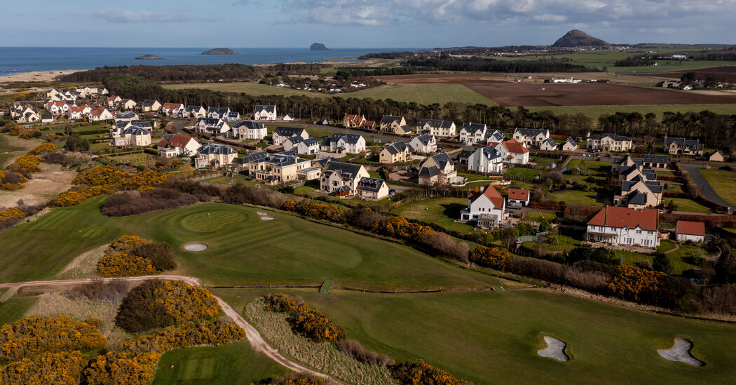 In Scotland, Coastal Living Beckons at a Golfing Hot Spot