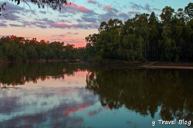 sunrise over the murrumbidgee river