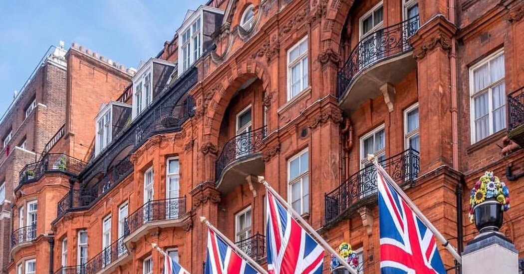 5 London Hotels Where You’ll Get the Royal Treatment
