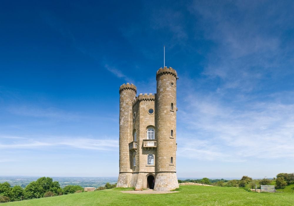 The stunning views overlooking idyllic rural landscapes in the Cotswolds are complemented by the amazing Broadway Tower.