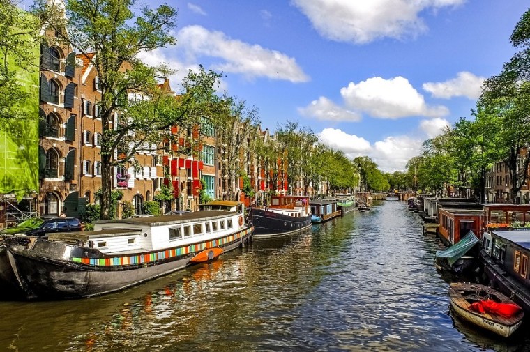 Amsterdam canal, a canal cruise is one of the best things to do in Amsterdam, day or night