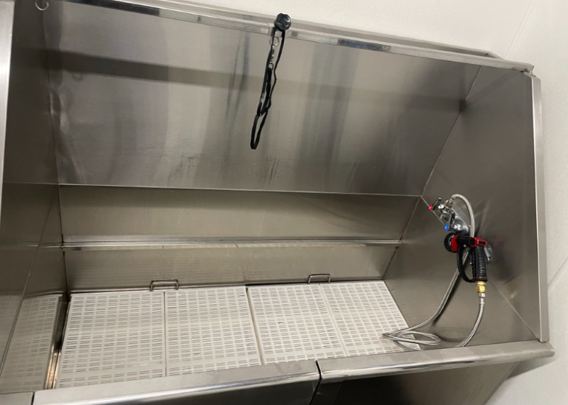 How Do You Use a Pet Wash Station?