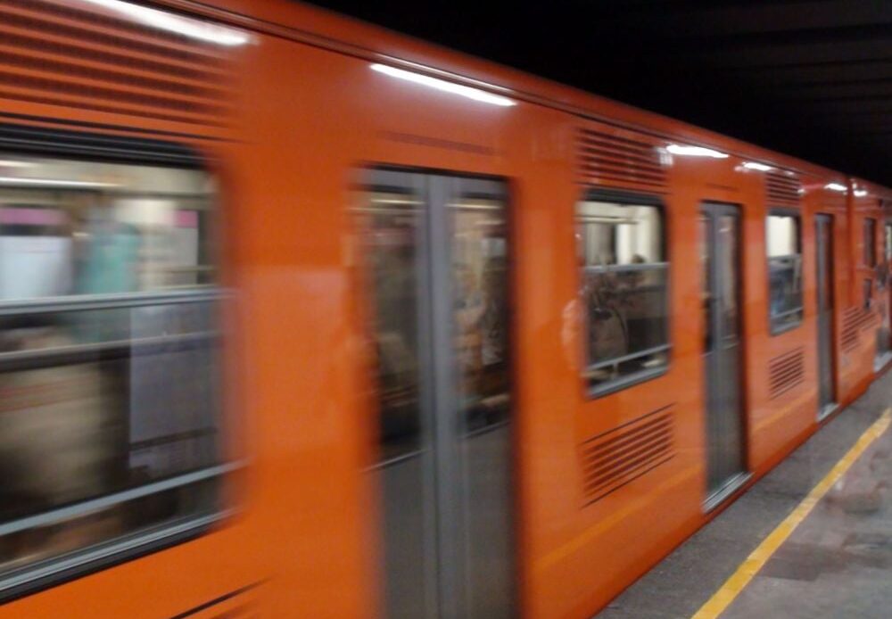 The platform of a Mexico City Metro station can be seen in the distance.