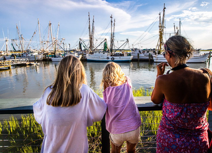 caz and girls looking at boats