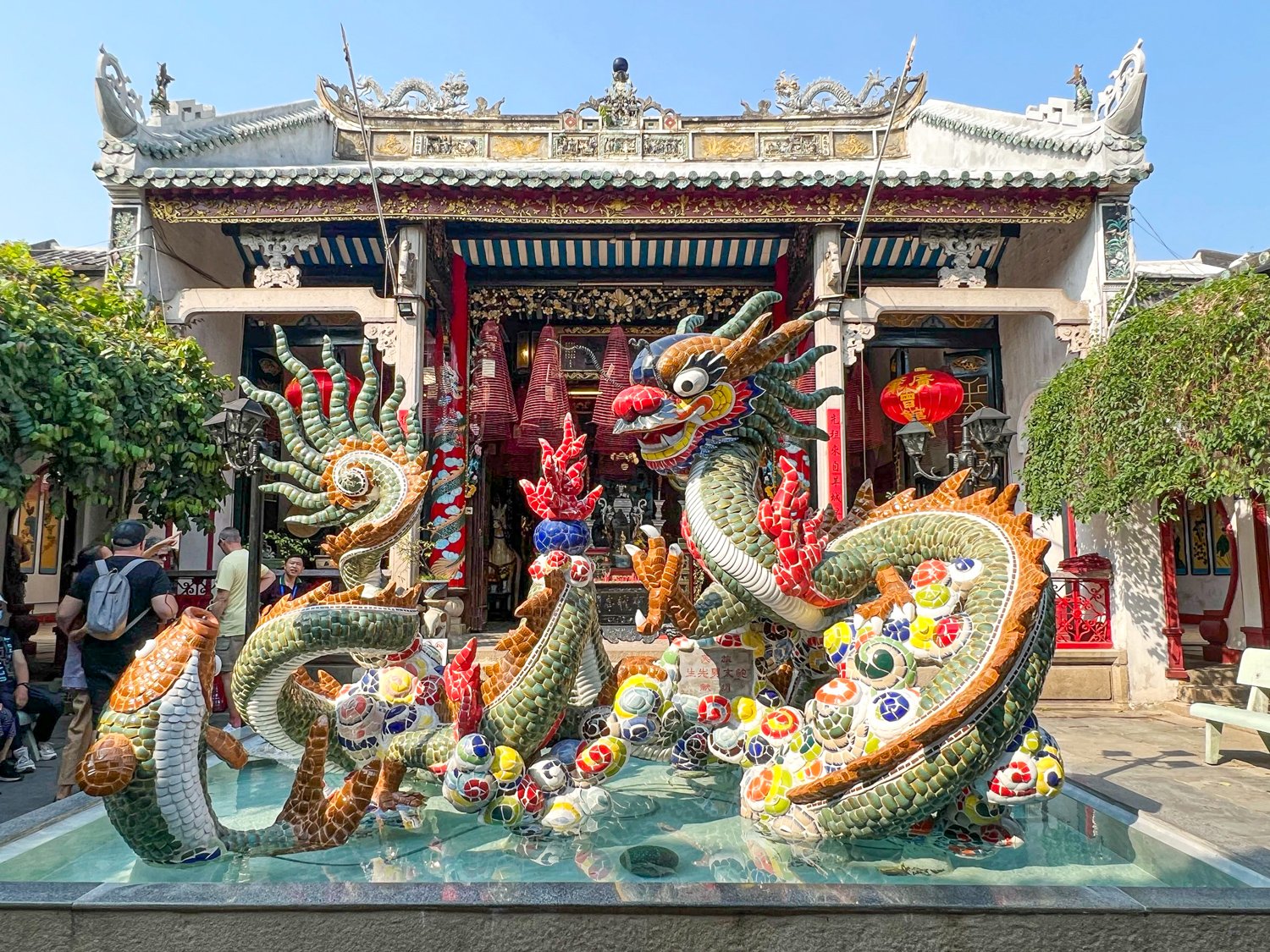 Pagoda and fountain (photo by Dave Lee)