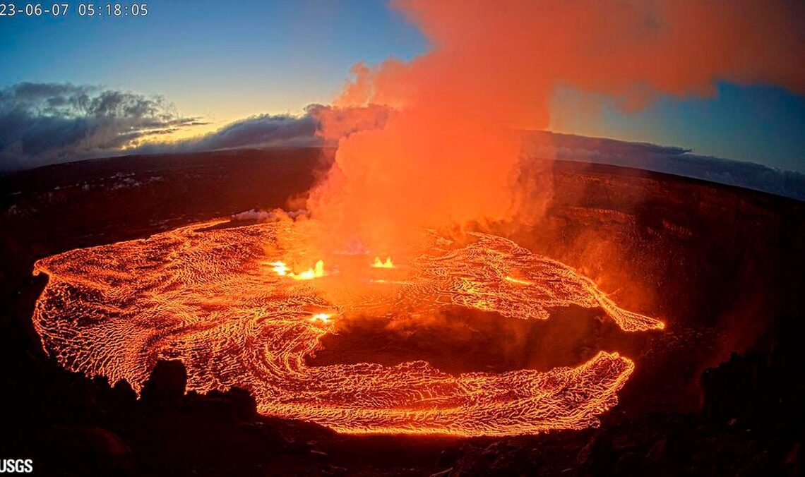 Hawaii volcano eruption expected to attract queues of tourists at national park