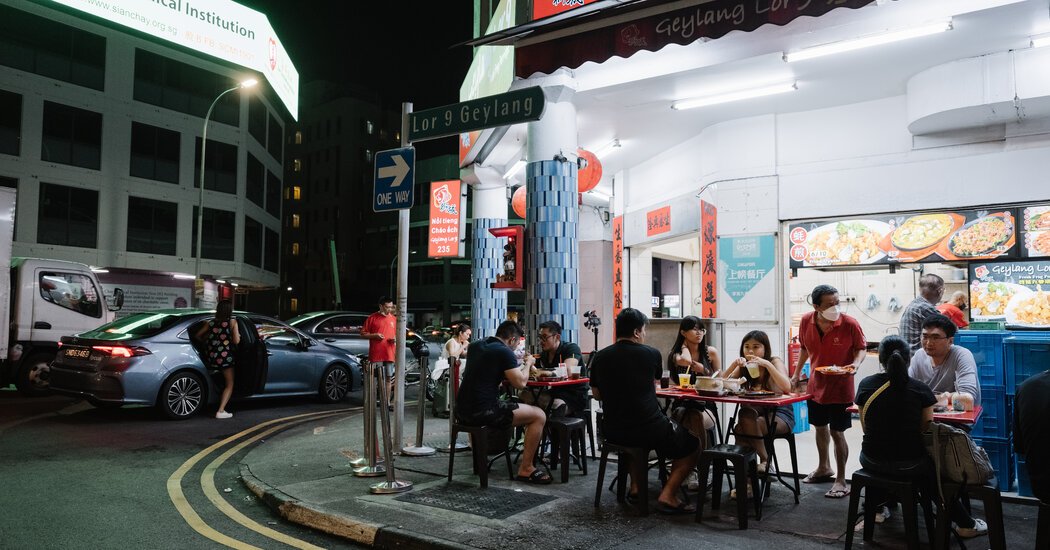 In Singapore, Strolling Geylang Road For Food and Flavor