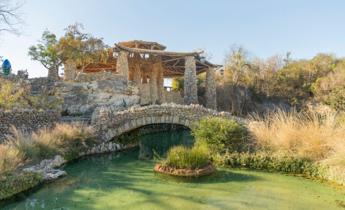 Japanese tea Garden Overlook in Brackenridge Park Texas, walkways, during winter season