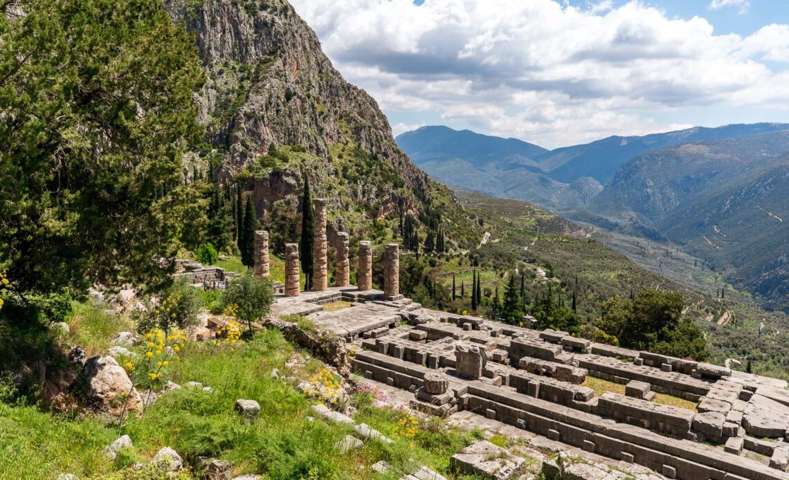 How to do a Delphi day trip from Athens in 2023