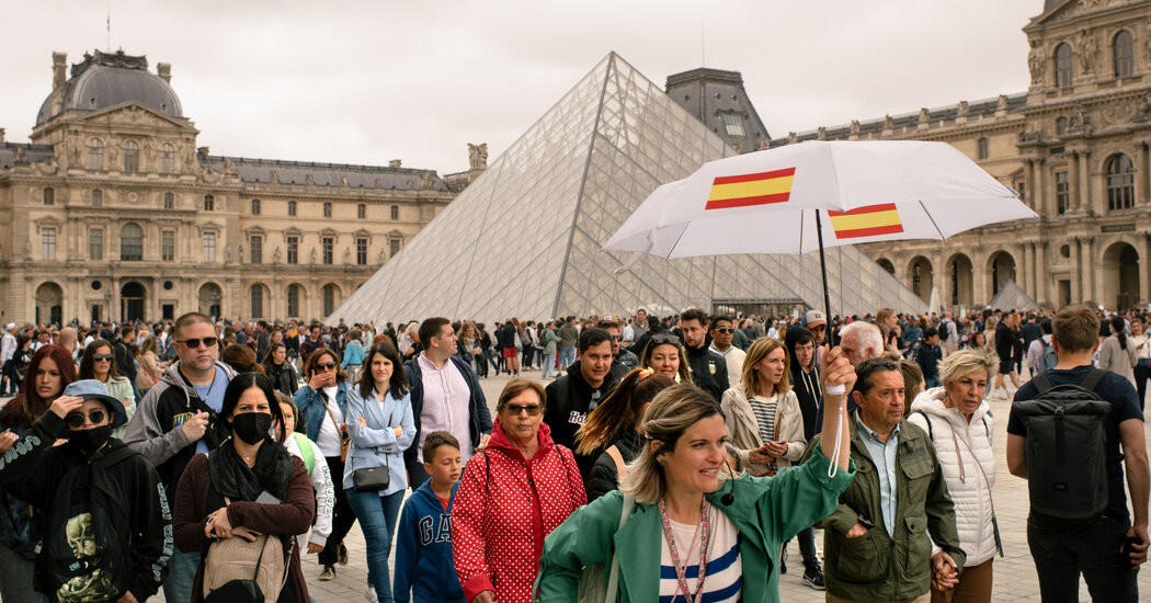 Paris Without the Crowds - The New York Times