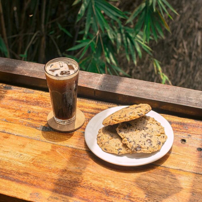 Cookies with an Iced Americano