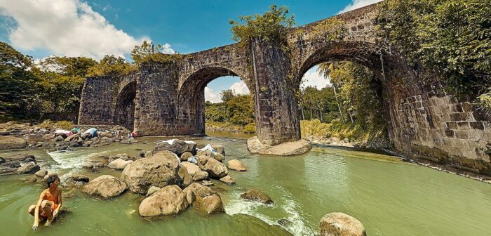 Puente de Malagonlong photo by Marianosayno via Wikipedia CC