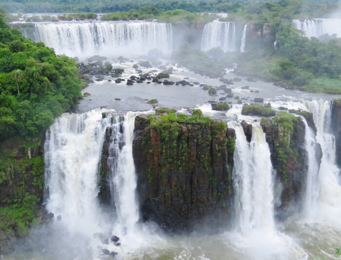 Iguazu Falls, Brasil by Jaime Dantas via Unsplash