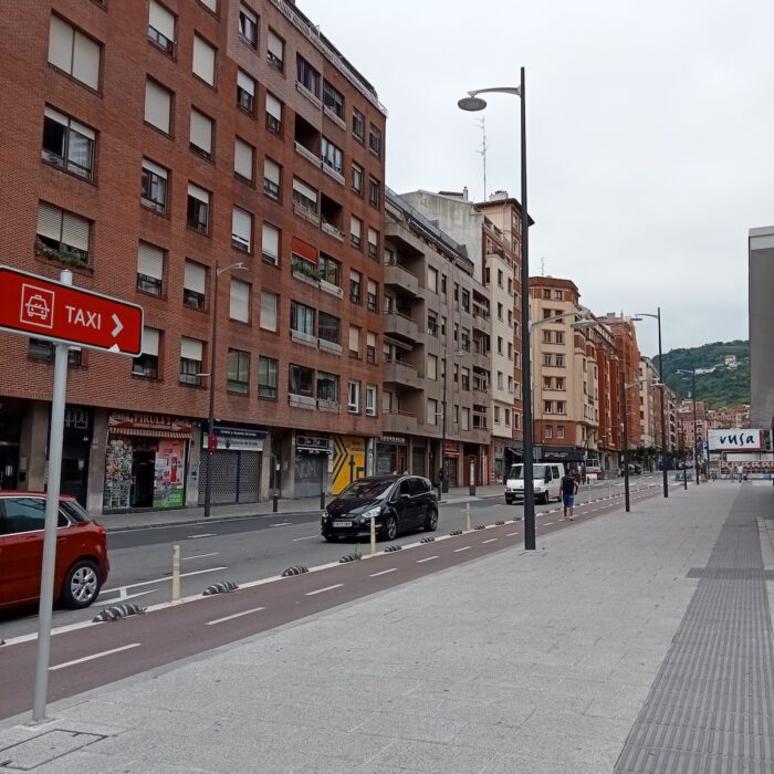 A portion of the continuous bicycle lane in Bilbao