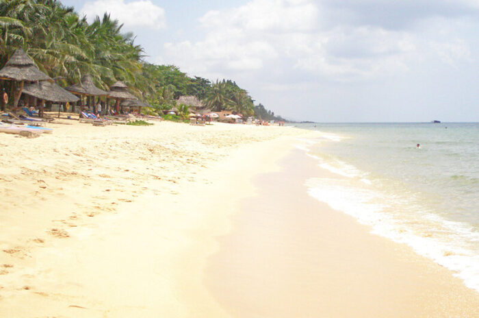 Phu Quoc Long Beach by Claire via Flickr cc