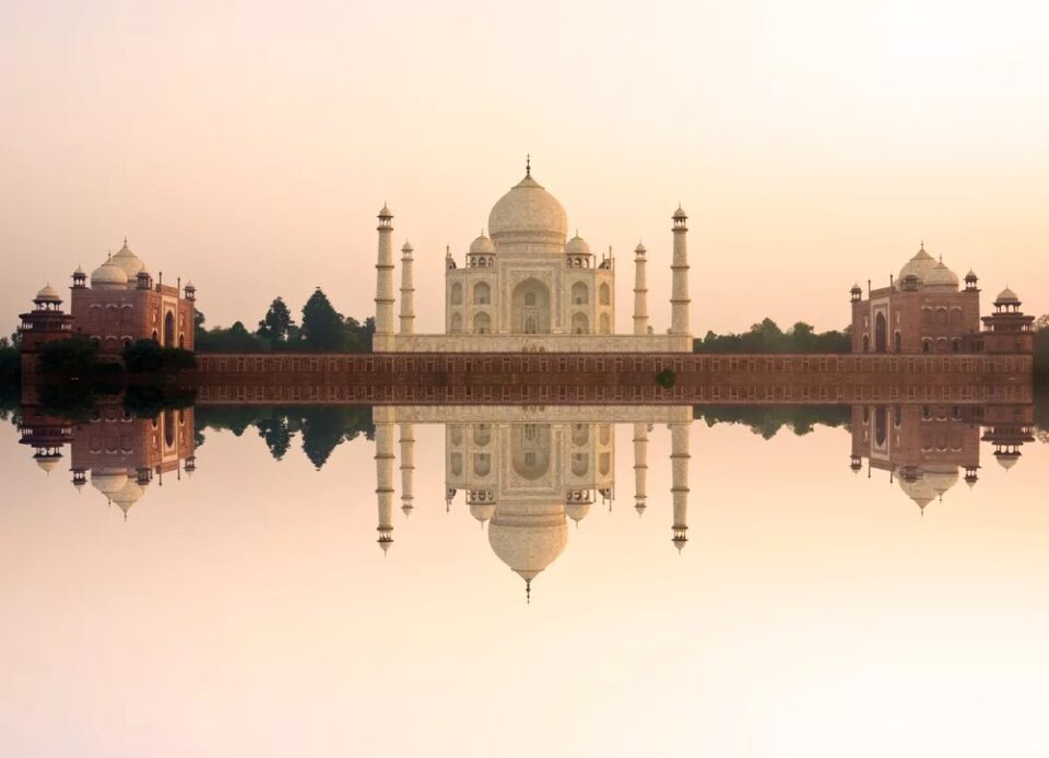 Panoramic view of Taj Mahal at sunset, Agra, Uttar Pradesh, India.