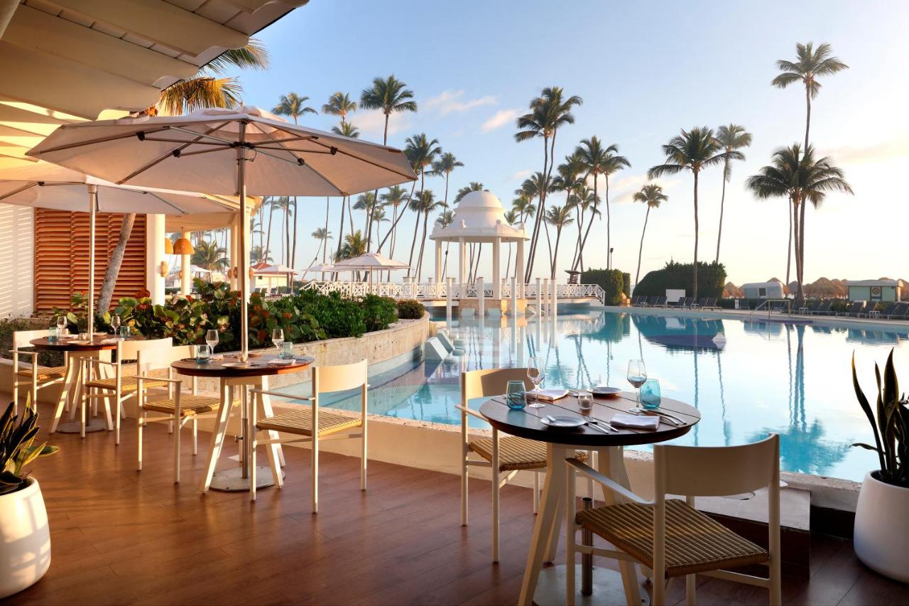 Poolside dining at Paradisus Palma Real Golf & Spa Resort All Inclusive