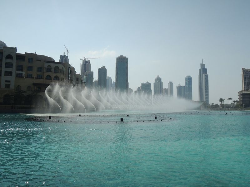 Dubai Fountain show - an attraction to visit in Dubai for free