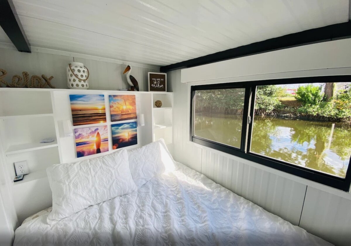 Room in Floating Home