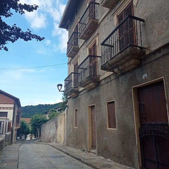 An old narrow road leading to Astillero Plaza