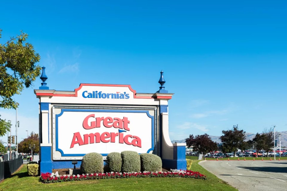 Sign at the entrance to Great America Entertainment Park