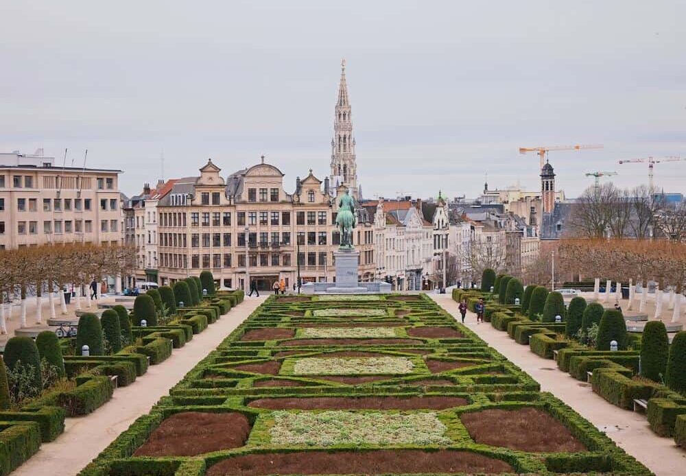 landscaped garden and monument in middle of brussels