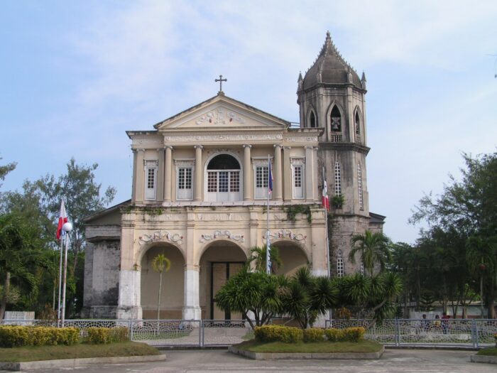 Dauis Church by Pinay06 via Wikimedia cc