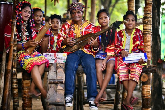 Matigsalugs Tribe of Kadayawan Village Davao by Ranieljosecastaneda via Wikimedia cc