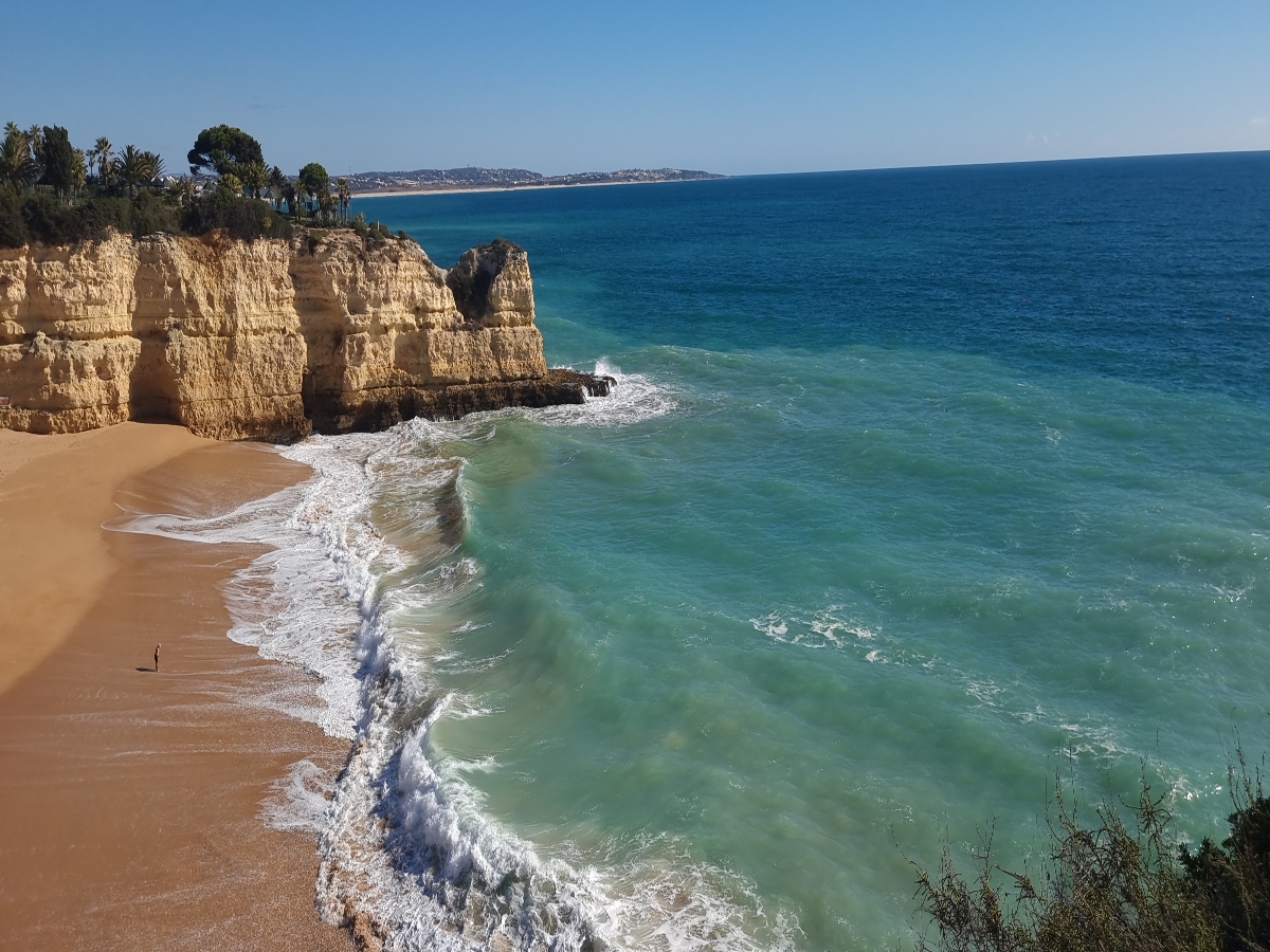 where to stay algarve beach and cliffs