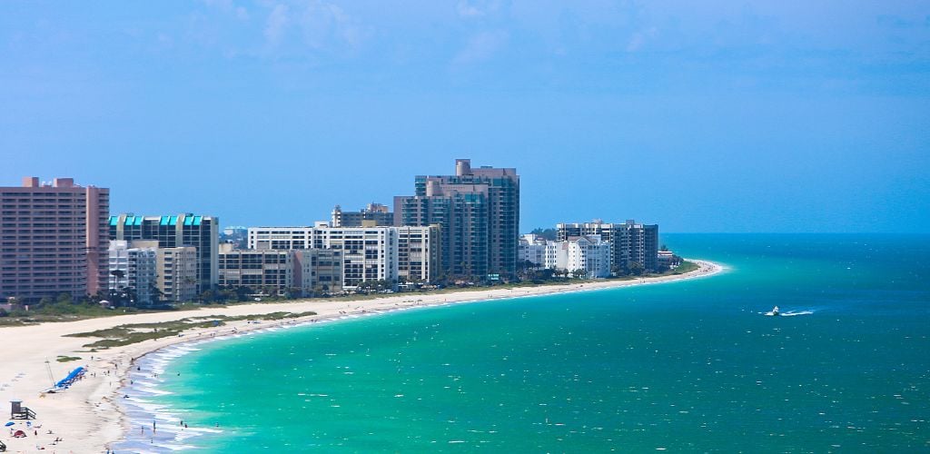 Ocean with buildings in a  sunny day
