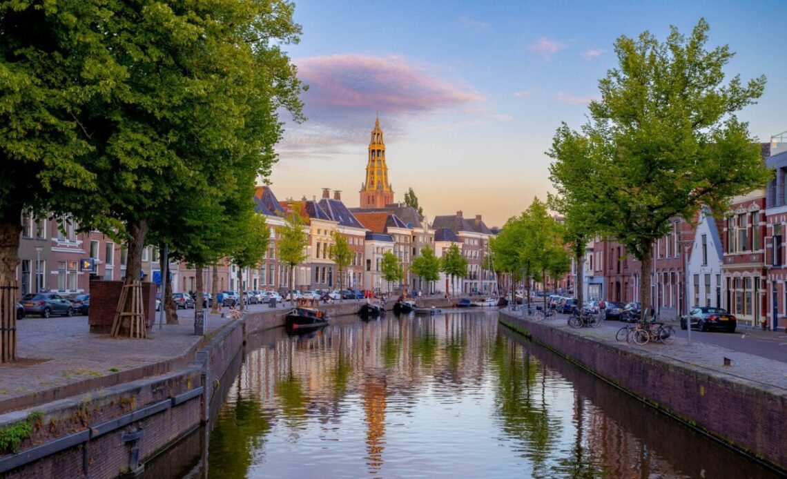 Groningen canal houses along Hoge der A quay