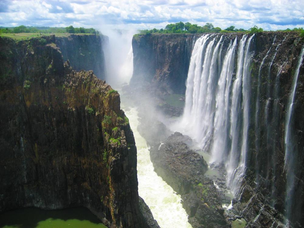 14 Amazing Waterfalls Around The World You Have To Travel To See! (13)