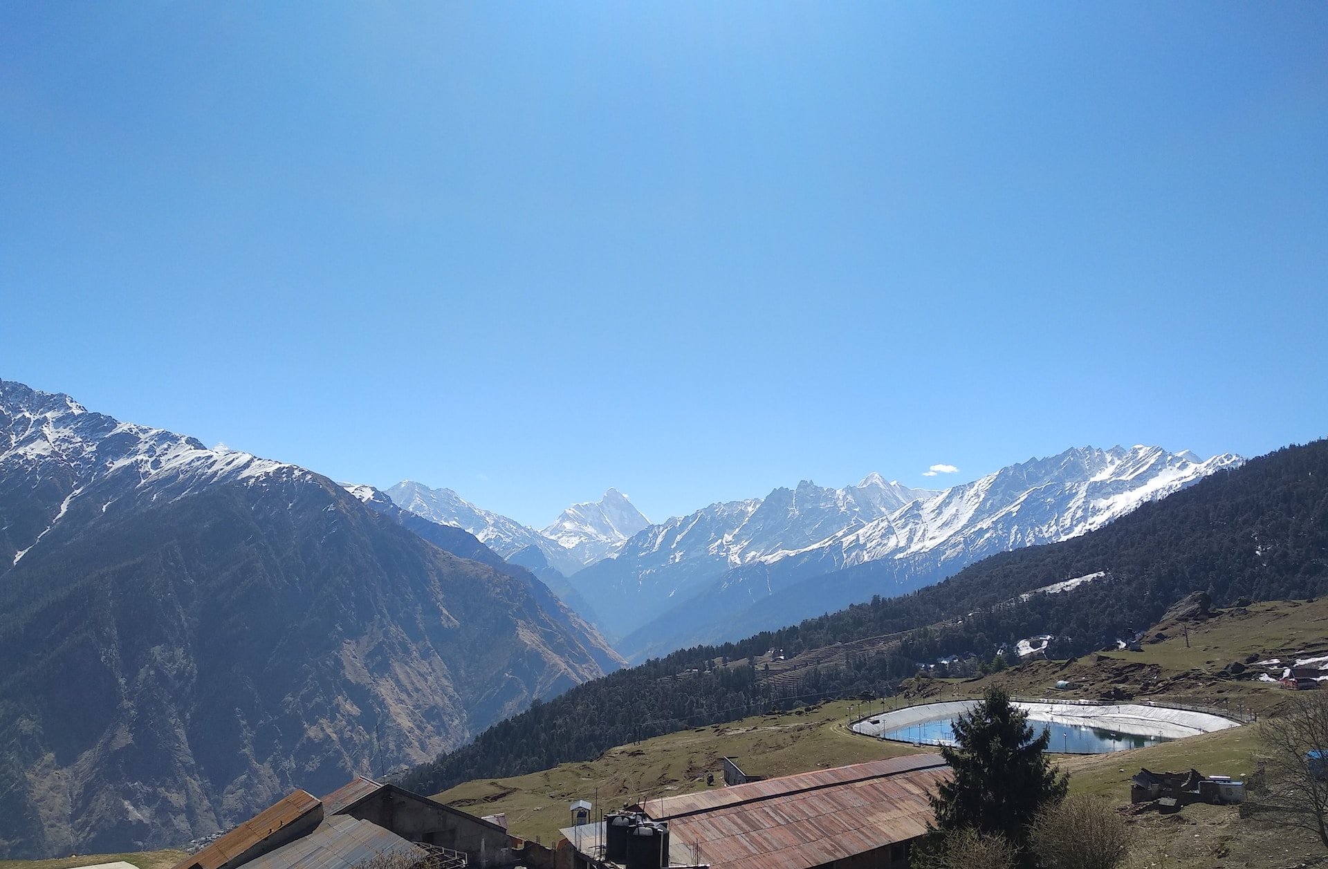 View of the Himalayas from a hiking trail in Auli, Uttarakhand (photo: Swarnarekha Pandey)