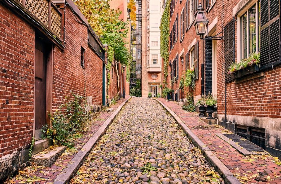 Historic Acorn Street at  Beacon Hill neighborhood, Boston, USA.