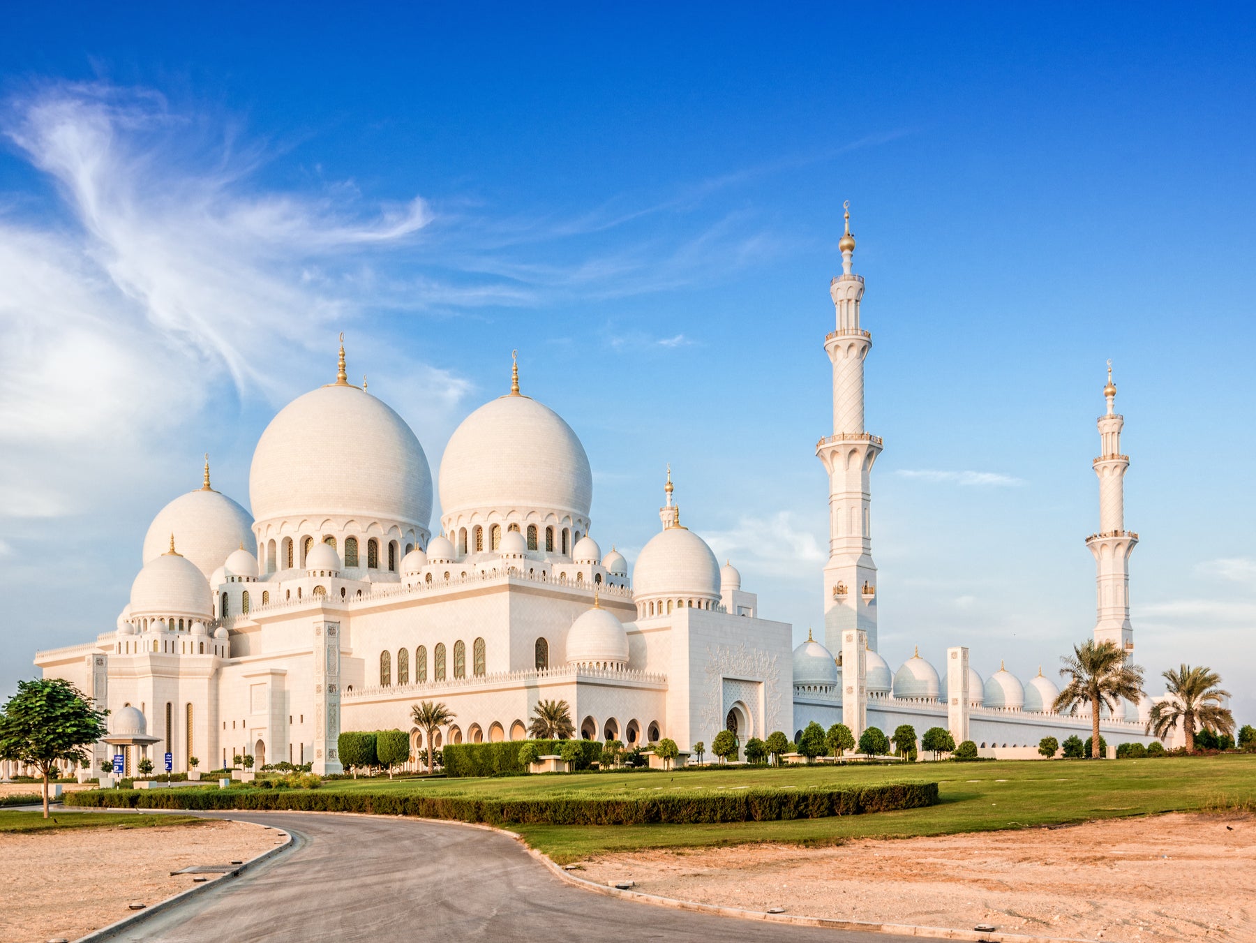 <p>Sheikh Zayed Grand Mosque, the largest mosque in Abu Dhabi, is an architecural icon </p>