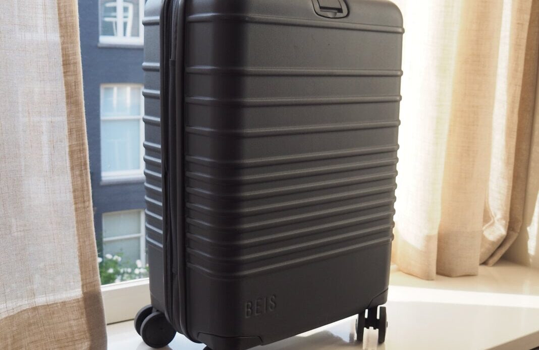 Beis Carry-On Suitcase Unboxed (Black)