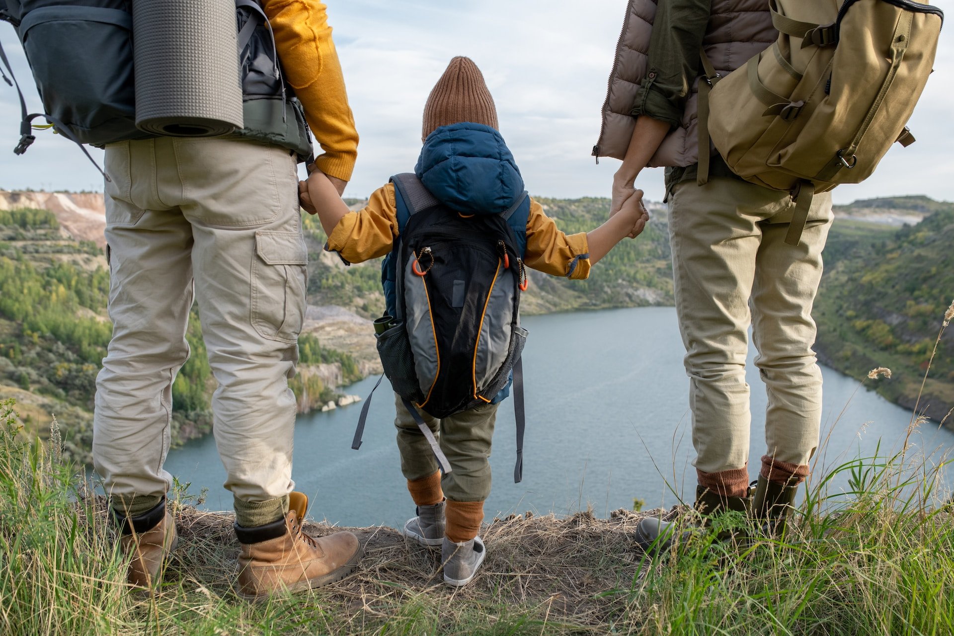 Backpackers on a family vacation (photo: Getty Images via Unsplash+ license)