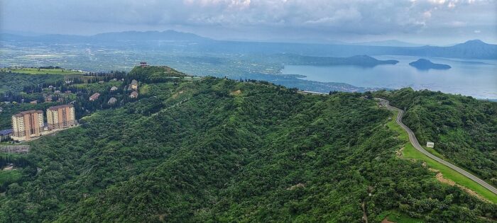 Peoples Park in the Sky Tagaytay by NateButanding via Wikimedia cc