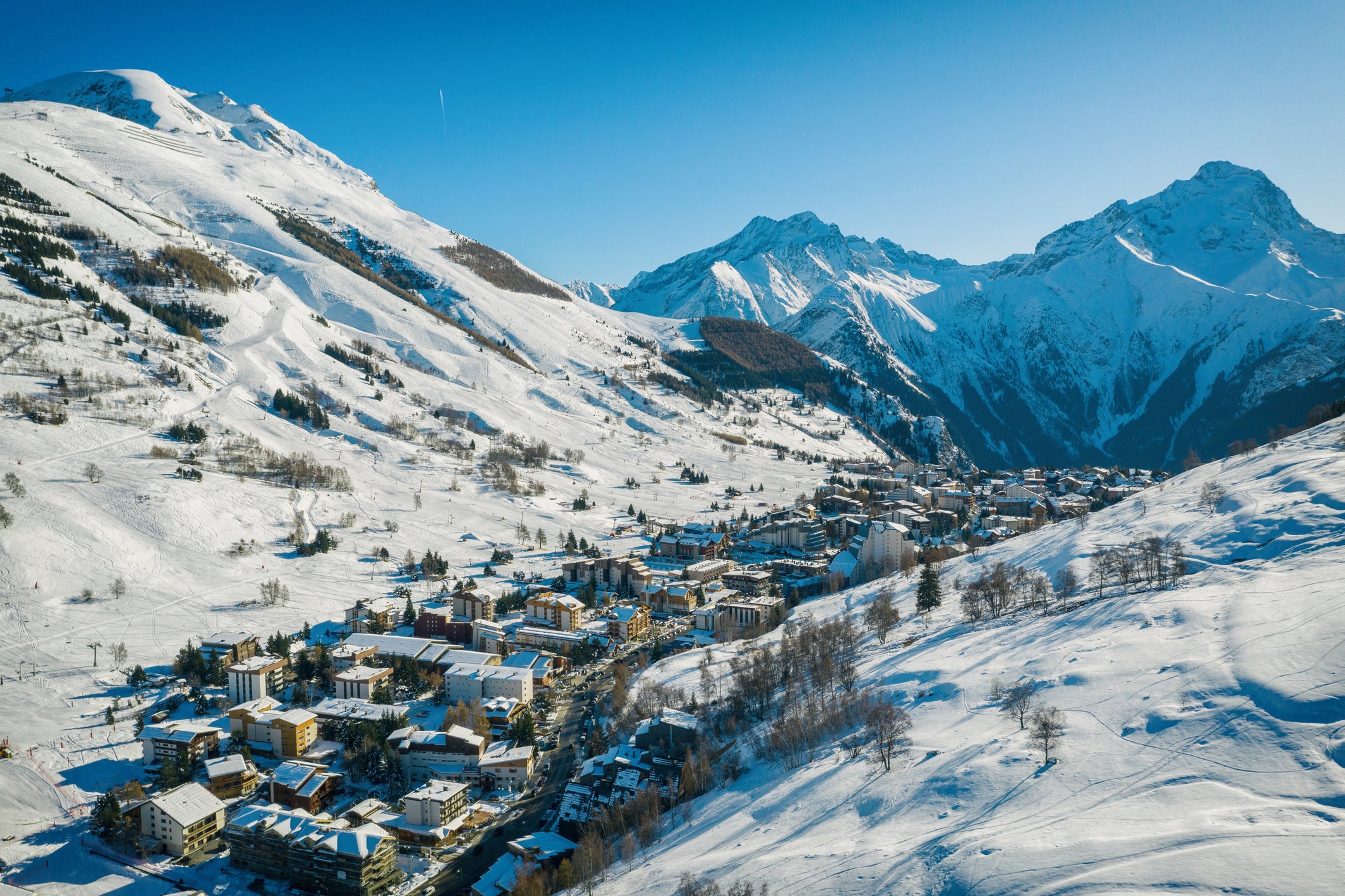 <p>Shedloads of snow transform Les Deux Alpes into a winter wonderland  </p>