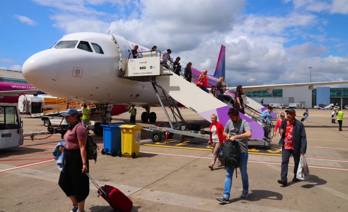 Wizz Air offers €300 payout for delayed bags – for a fee