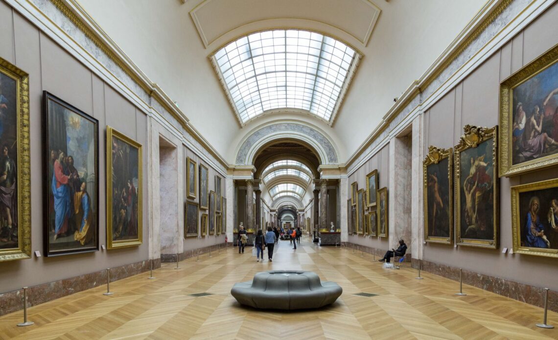 There are numerous ways to save on a Louvre Museum ticket (photo by OliverFoerstner, Adobe Stock)