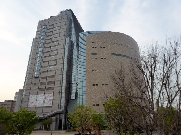 Osaka Museum of History and NHK Osaka Broadcasting Center Building by Tokumeigakarinoaoshima via Wikimedia cc