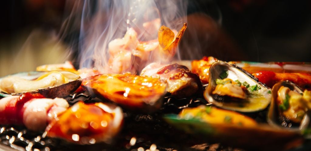 Grilled sea shells and seafood.