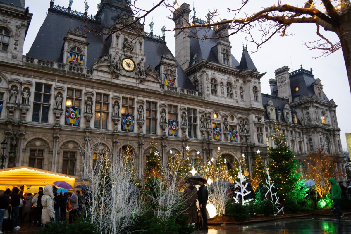 Christmas Market by the Hôtel de Ville in Paris 