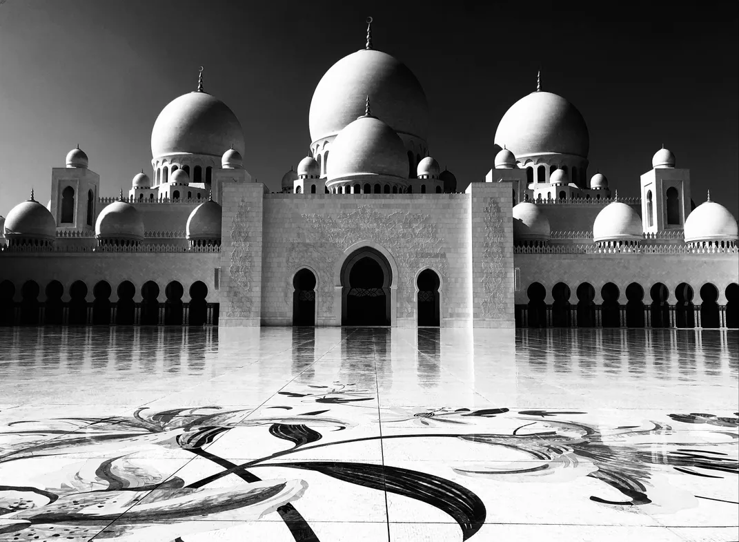3 - The design of the Sheikh Zayed Grand Mosque in Abu Dhabi is inspired by Mughal, Ottoman and Persian architecture.