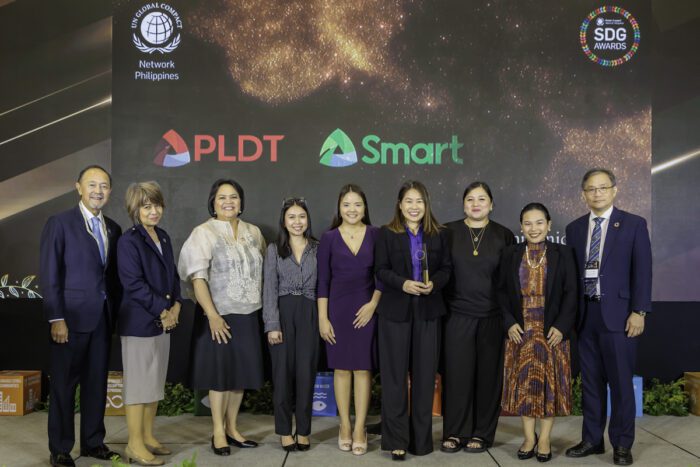 Representatives from PLDT’s Sustainability Office and PLDT Home receive the award recognizing Madiskarte Moms PH at the 3rd United Nations Global Compact Network Philippines’ Sustainable Development Goals Awards